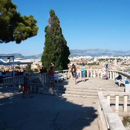 דירה Mit Blick Auf Wasser By Interhome ספליט